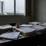 Fachada da Câmara Legislativa do DF em Brasília, com céu nublado, representando debate sobre lei contra supremacismo e falhas na regulamentação.