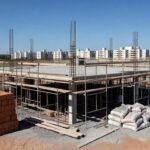 Casa em construção no Gama com laje exposta, local de acidente fatal por queda.