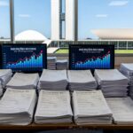 Vista da Esplanada dos Ministérios em Brasília com elementos de sorteio do Nota Legal, sem pessoas.