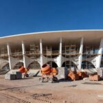 Centro olímpico em Brasília durante reformas de R$ 550 mil, com andaimes e equipamentos de construção.