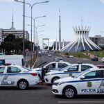 Viaturas da Polícia Civil do DF em operação de bloqueio de bens de traficantes em Brasília.