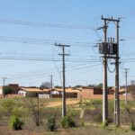 Rede elétrica em Samambaia durante interrupção para modernização pela Neoenergia