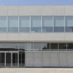 Fachada do prédio da Caesb com atendimento presencial suspenso em Brasília