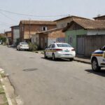 Viaturas da PMDF em rua de Samambaia durante socorro