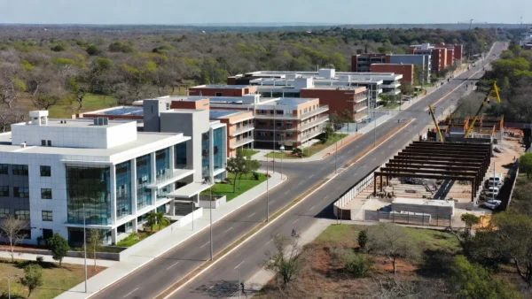 Hospital, escolas e expansão do metrô em Samambaia, Brasília