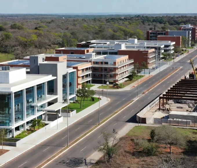 Hospital, escolas e expansão do metrô em Samambaia, Brasília