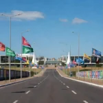 Campanha de rua em Brasília com bandeiras e cartazes para o GDF