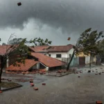 Temporal com ventos fortes causa destelhamentos e alagamentos em Brasília no DF